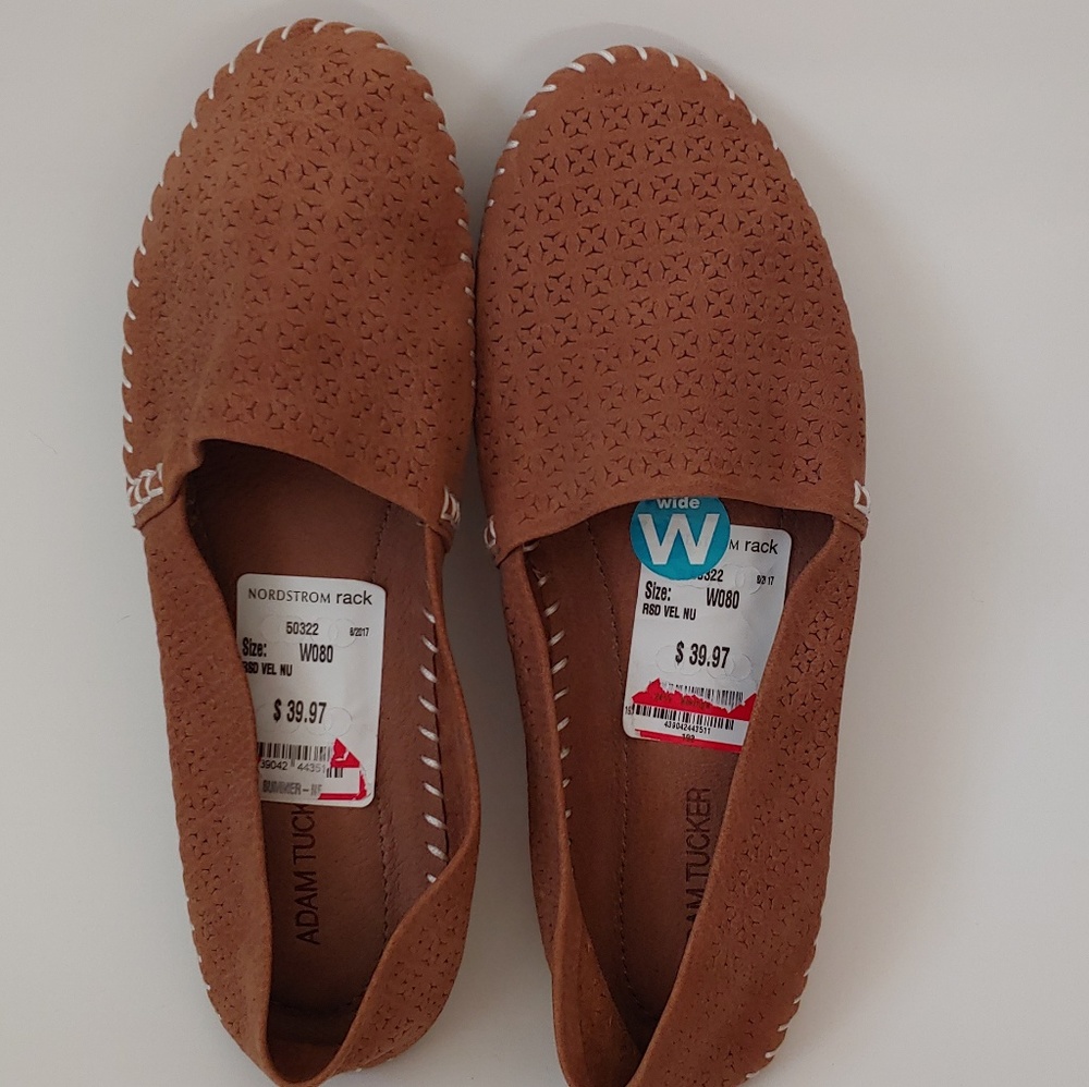 Adam Tucker mocasin size 8 wide soft flats
